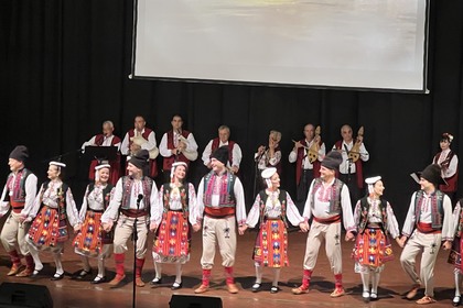 Фолклорният ансамбъл „Лазарка“ отбеляза  30-годишнината от  своето създаване с юбилеен  концерт под надслов „Фолклорни мостове“